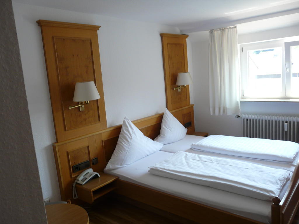Hotel-Restaurant Waldhorn Weingarten  Δωμάτιο φωτογραφία